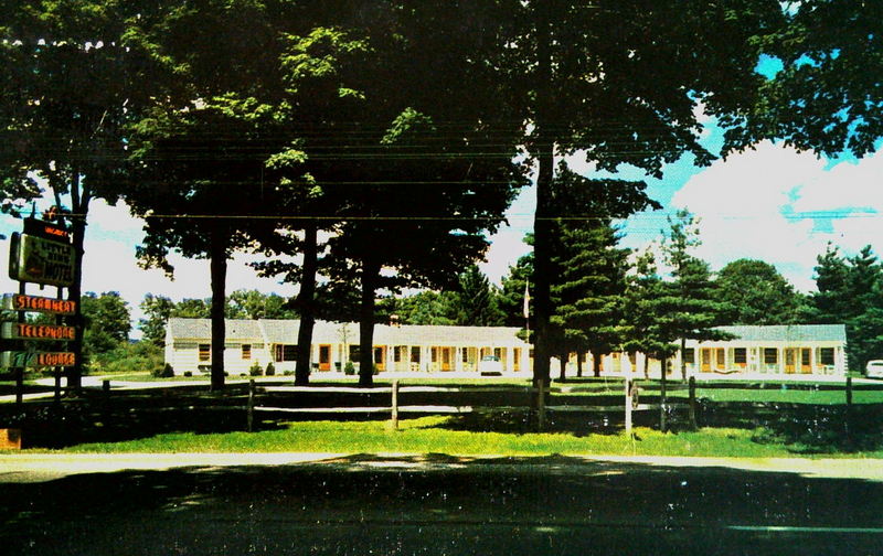 Little King Motel - Old Postcard